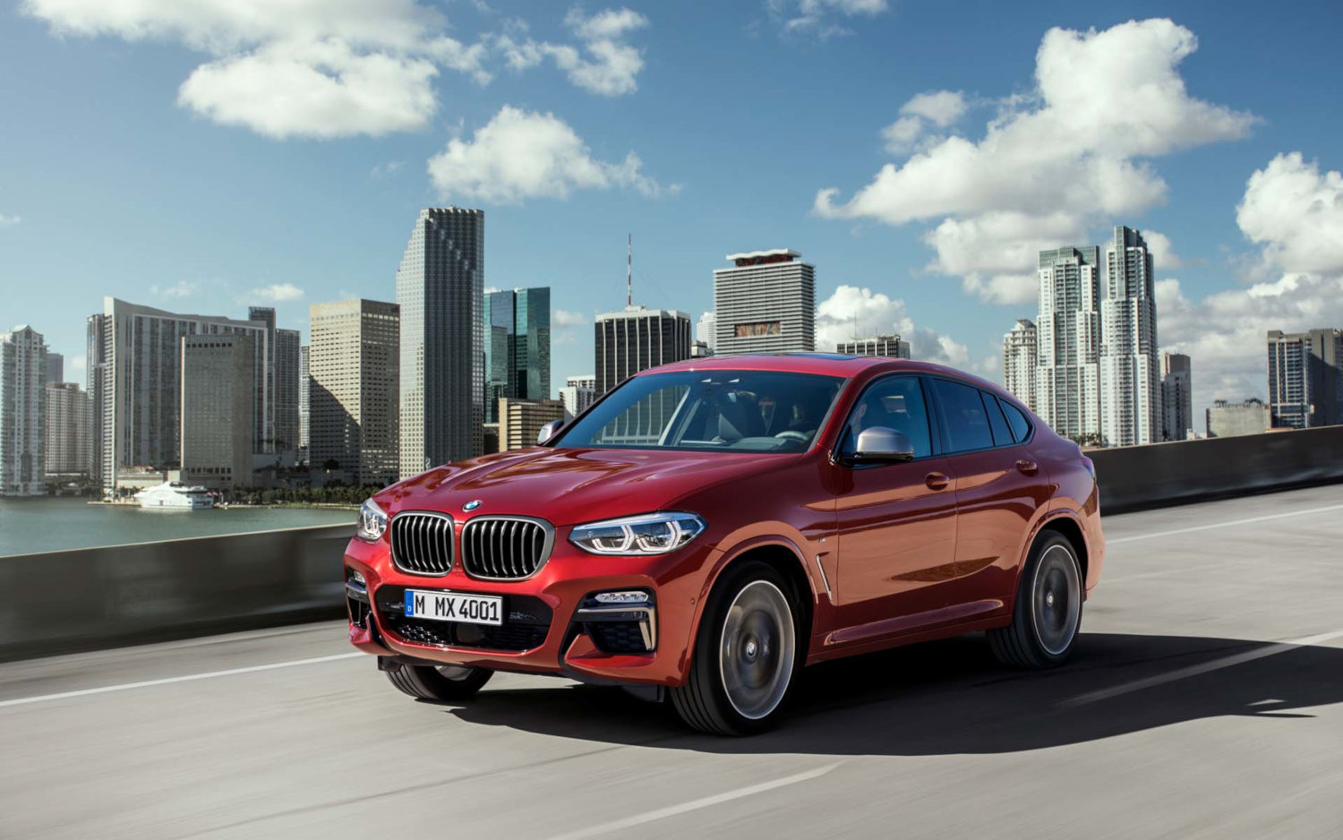Comparison - BMW X4 M40i 2021 - vs - Jeep Grand Wagoneer 2022 | SUV Drive